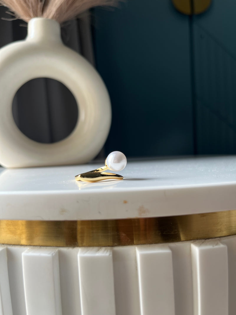 Luna Pearl Ring