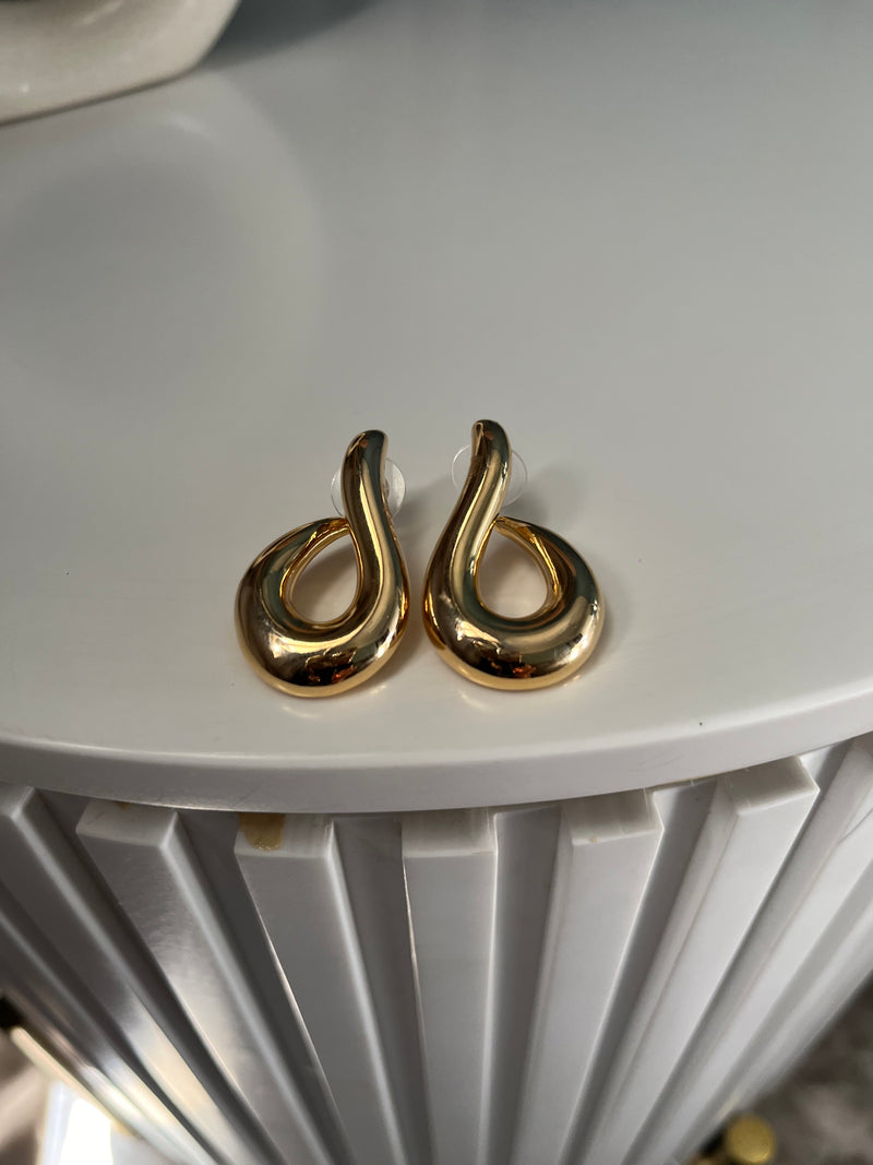 Muse Curve Earrings